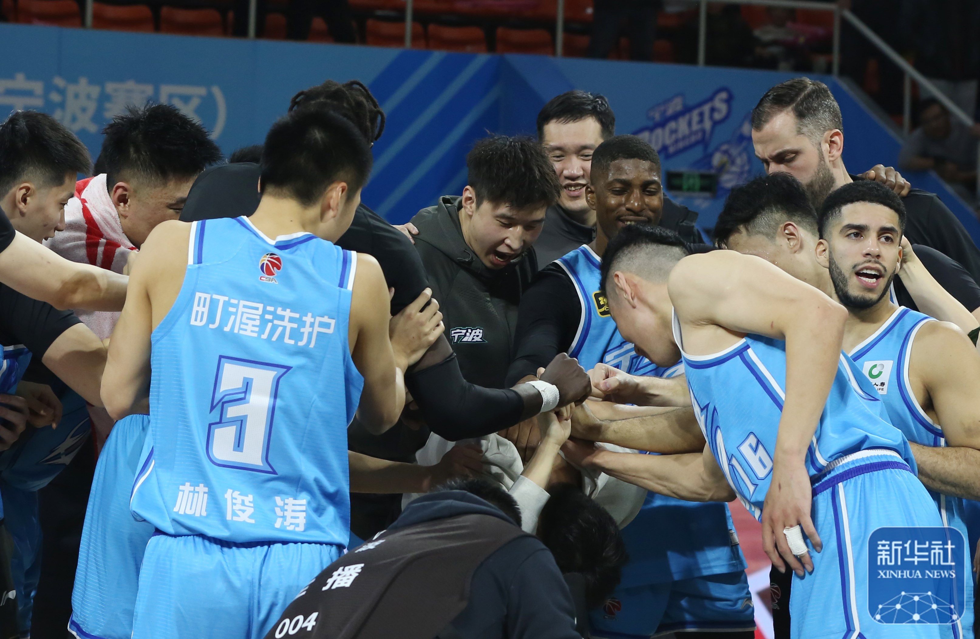 包含转会期CBA常规赛传出新动向,曼联伤情更新,管理层表态:赛场秩序良好,赛程密集仍需轮换的词条 包含转会期CBA常规赛传出新动向,曼联伤情更新,管理层表态:赛场秩序良好,赛程密集仍需轮换的词条