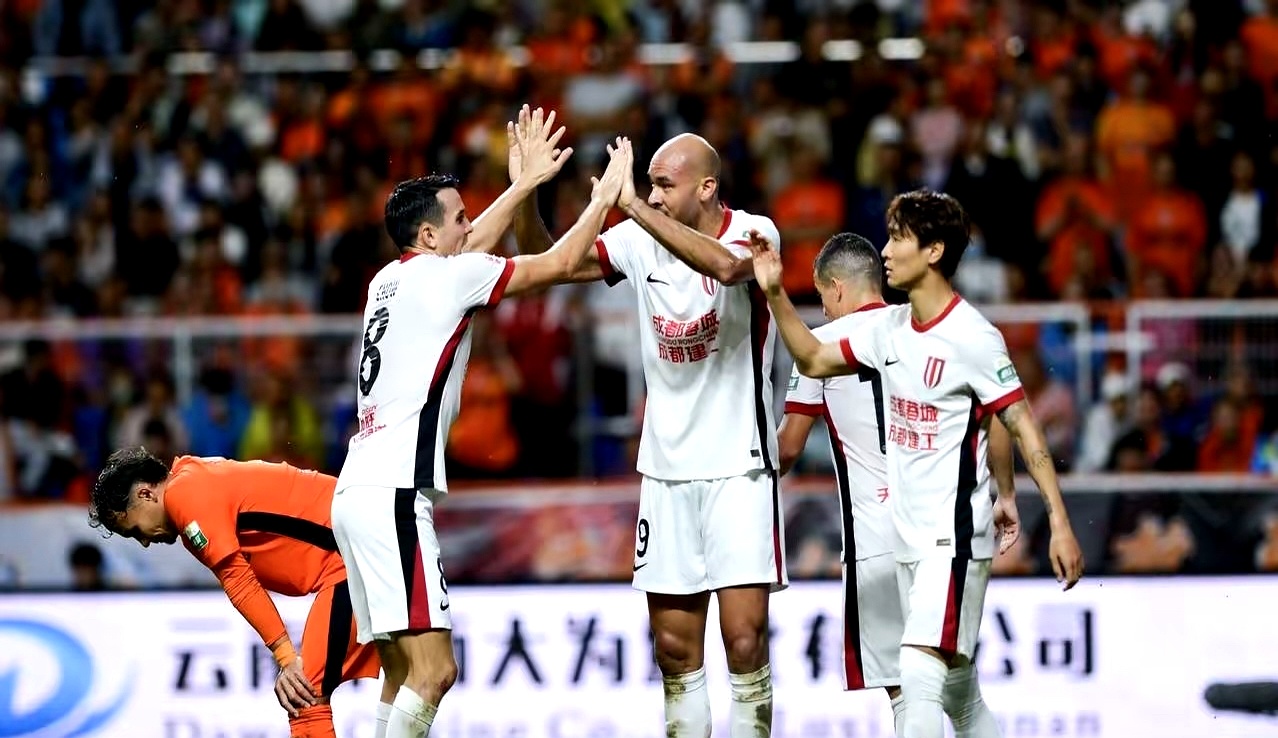 赛后体能课后，成都蓉城防线松动备战法国杯，压力陡增，团队化学反应显著的简单介绍