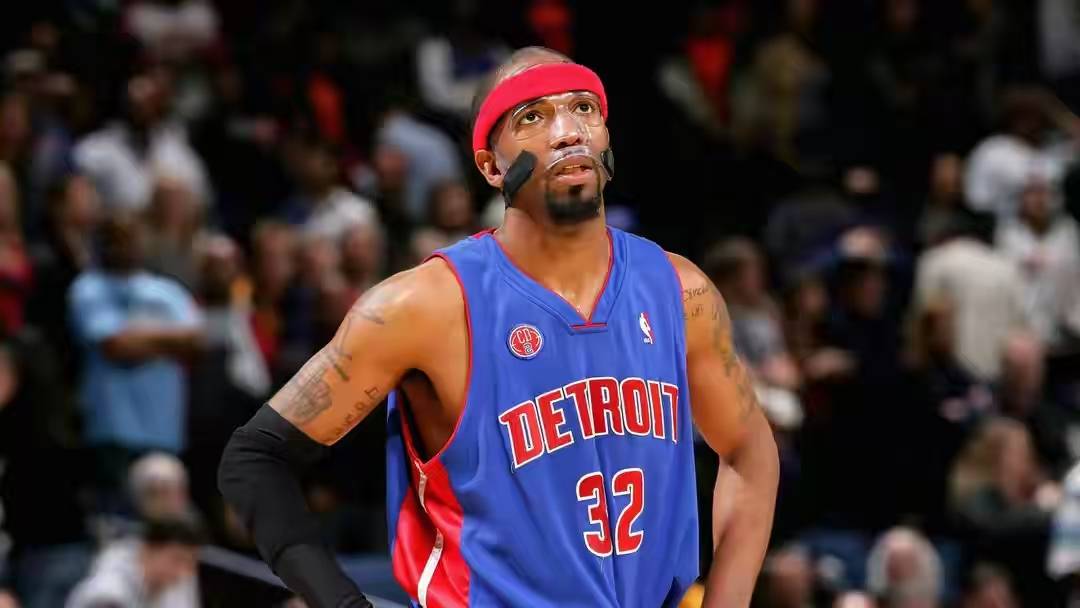 关于CBA常规赛赛程吃紧；费城76人转会期篮板制胜；悬念犹存；年轻球员得到机会的信息